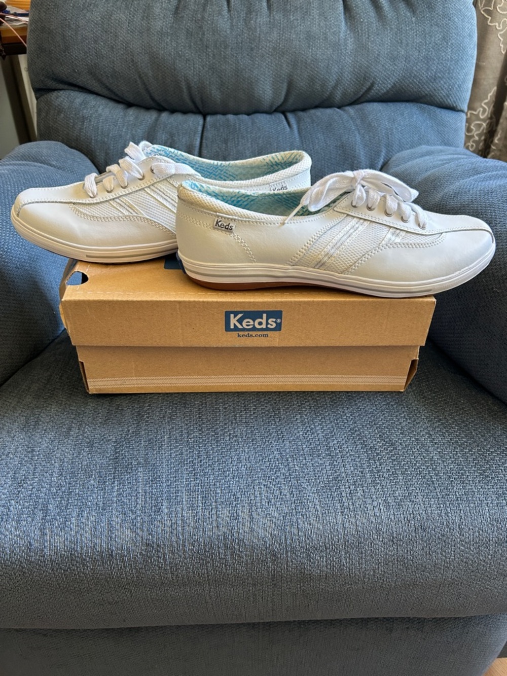 NWT Women’s size 8 Keds White Low-Top Laced Sneakers